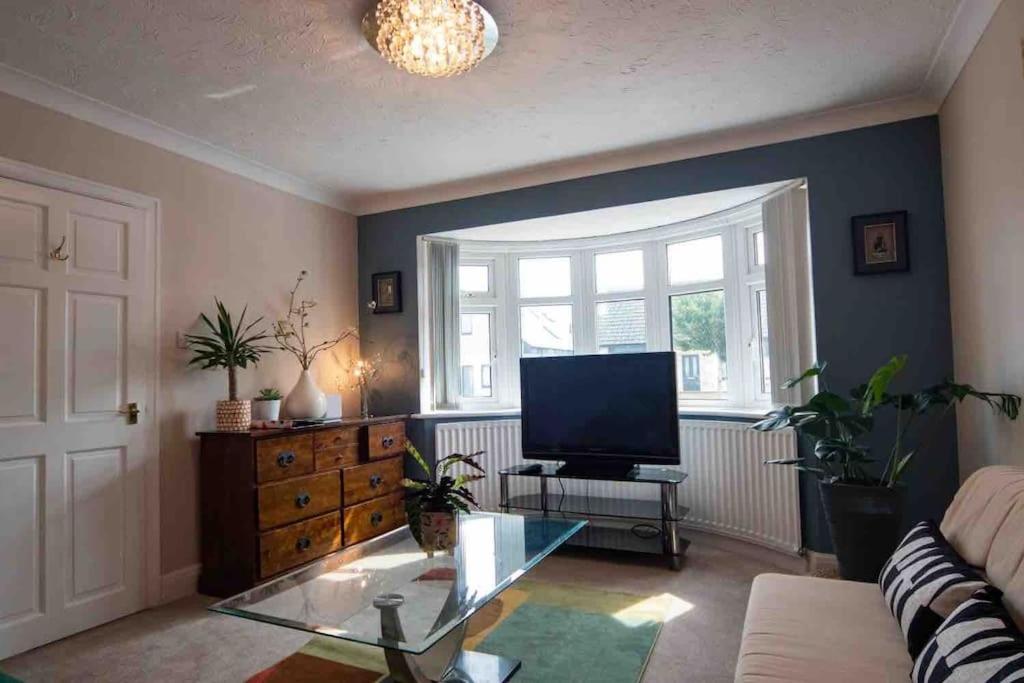 1 Bedroom Self Contained Apartment In Christchurch Winkton Exteriör bild