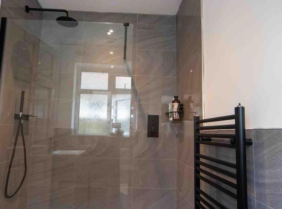 1 Bedroom Self Contained Apartment In Christchurch Winkton Exteriör bild