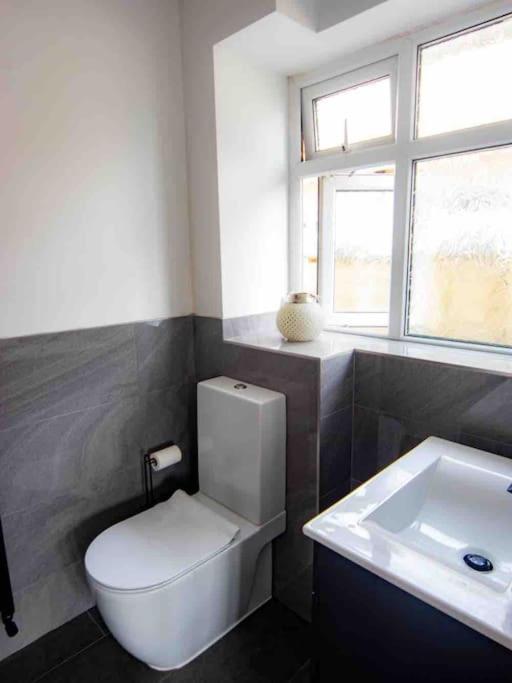 1 Bedroom Self Contained Apartment In Christchurch Winkton Exteriör bild